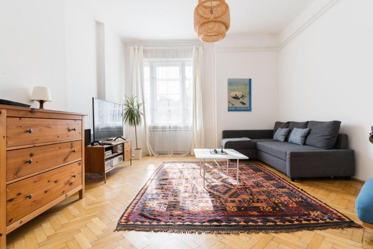 Klauzal apartment w/3 bedrooms, french balcony Boedapest Buitenkant foto