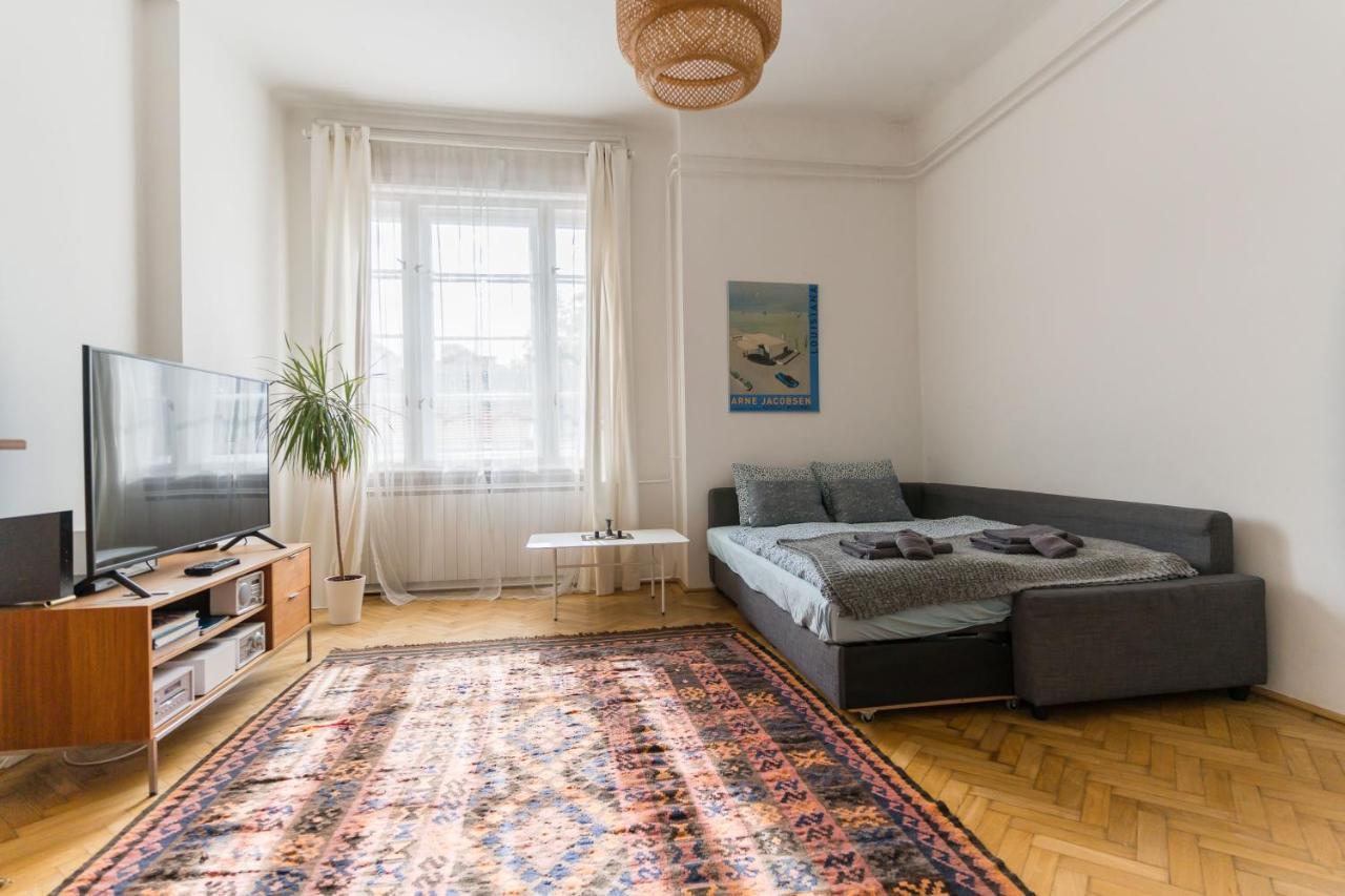 Klauzal apartment w/3 bedrooms, french balcony Boedapest Buitenkant foto