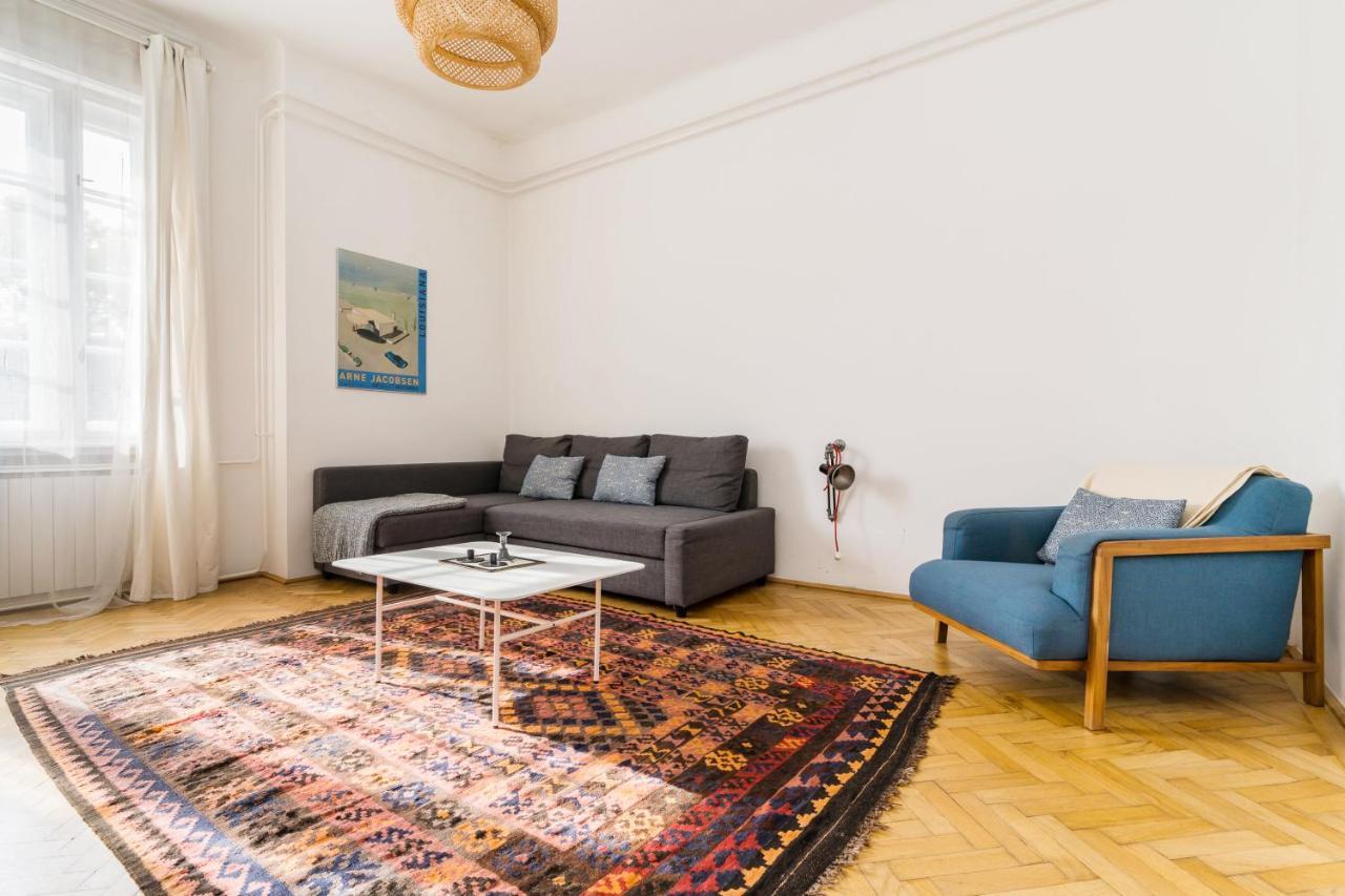 Klauzal apartment w/3 bedrooms, french balcony Boedapest Buitenkant foto