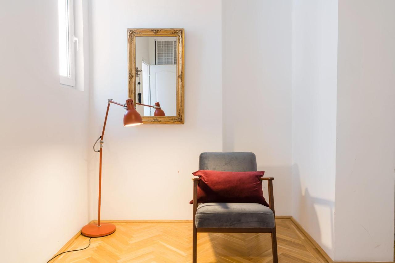 Klauzal apartment w/3 bedrooms, french balcony Boedapest Buitenkant foto