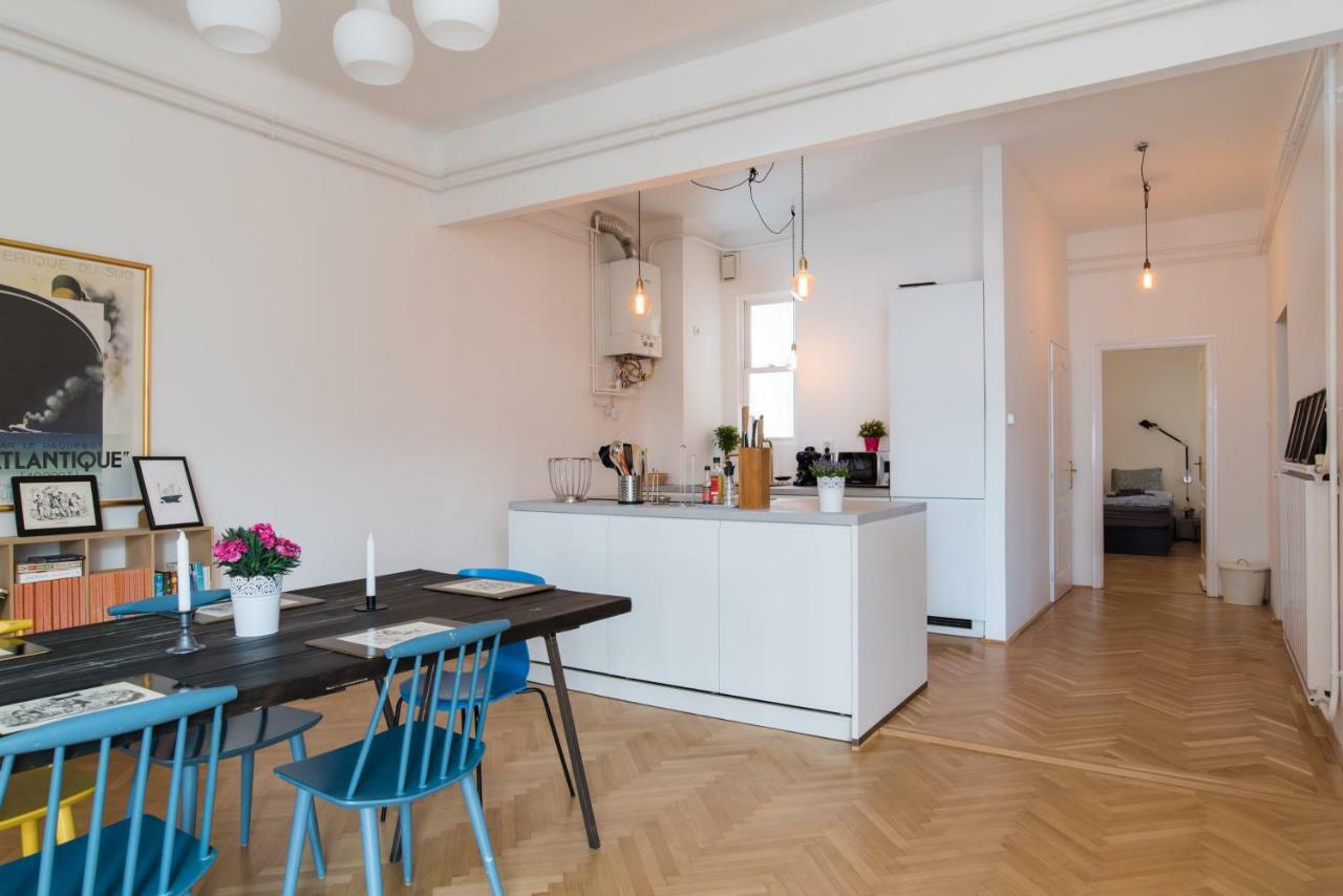 Klauzal apartment w/3 bedrooms, french balcony Boedapest Buitenkant foto