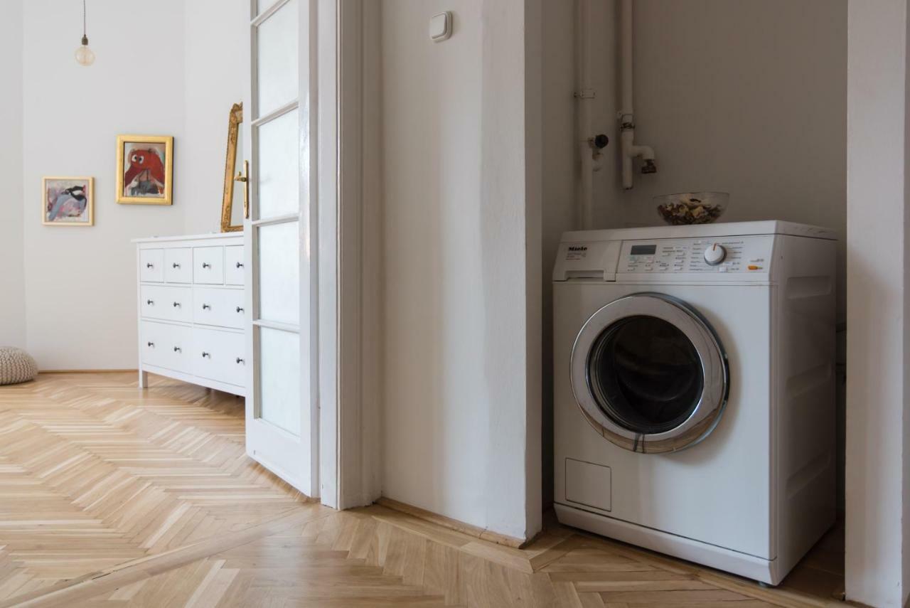 Klauzal apartment w/3 bedrooms, french balcony Boedapest Buitenkant foto