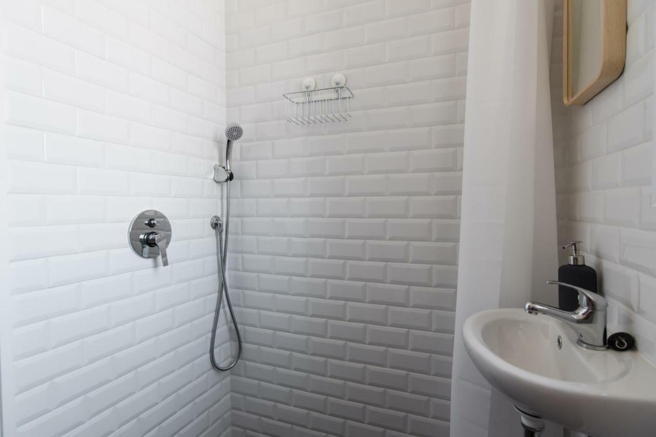 Klauzal apartment w/3 bedrooms, french balcony Boedapest Buitenkant foto