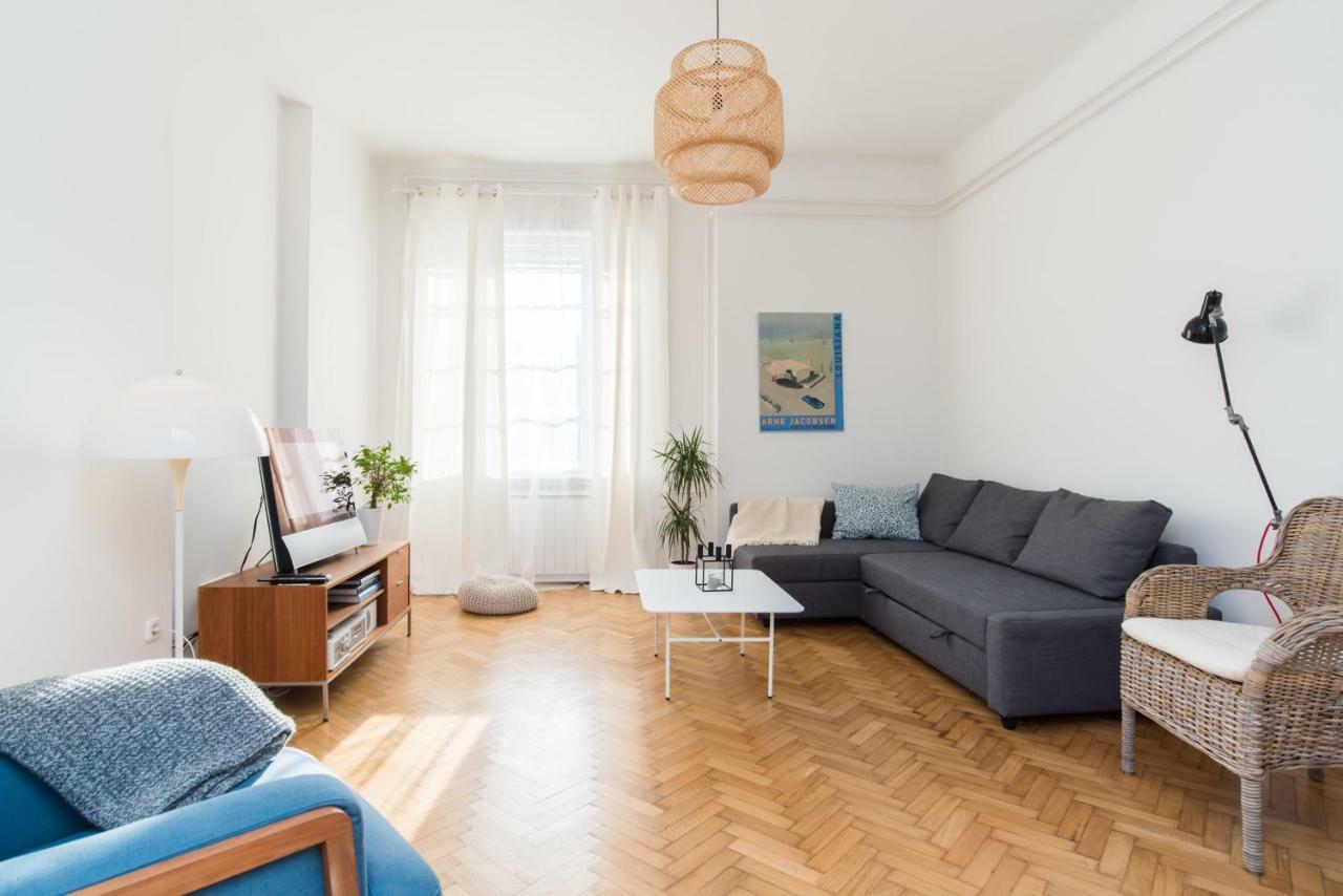 Klauzal apartment w/3 bedrooms, french balcony Boedapest Buitenkant foto