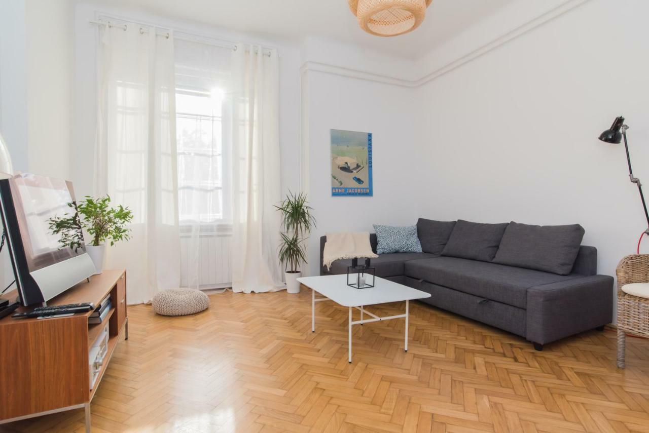 Klauzal apartment w/3 bedrooms, french balcony Boedapest Buitenkant foto